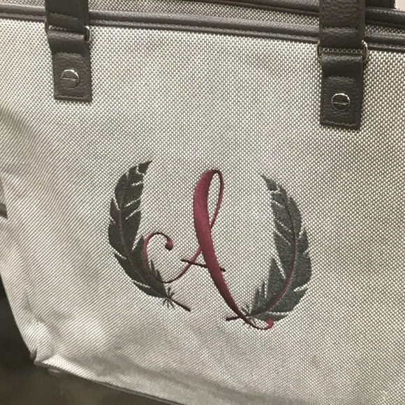 Meet your Posher, Stephanie - Picture 1 of 1